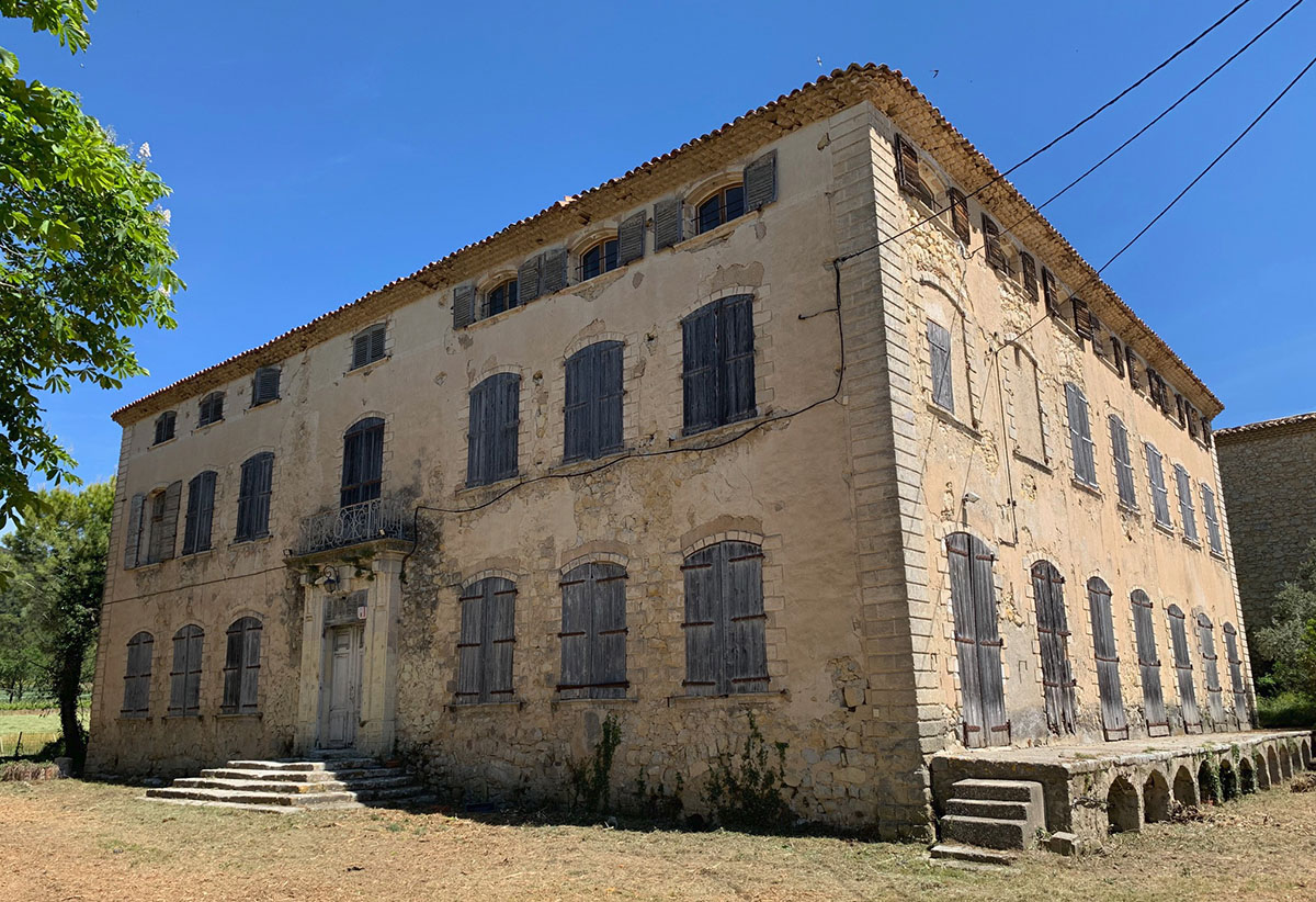 Façade principale du Château du Grand-Pré